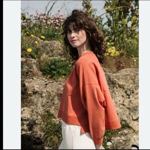 Beaumont Organic Amelia Organic Cotton Sweatshirt in Rust
size Large